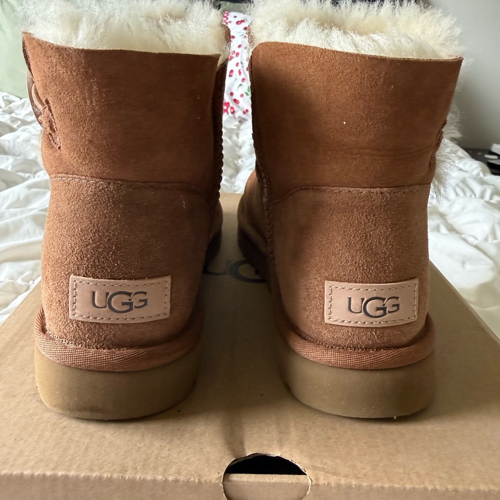 Mini Bailey Button ll ugg - Picture 3 of 6